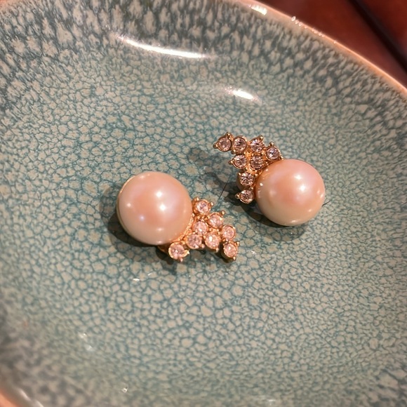 Vintage Pearl and Crystal Sparkling Elegant Clip on  Earrings - Picture 11 of 12
